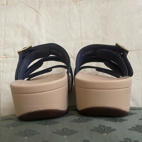 Vionic Rio Lizard navy blue slip on sandal. - Picture 8 of 12